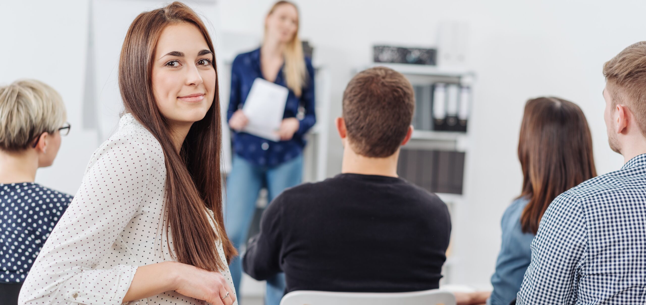 Femme assistant à une formation 